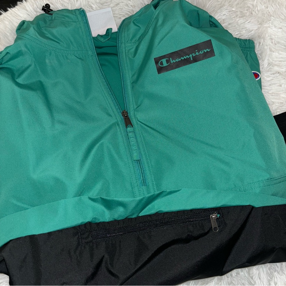 Men’s Champion green and black windbreaker pull over size XXL